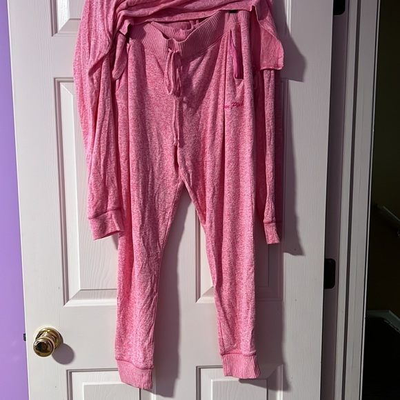 Victoria’s Secret pink large jogging suit - Picture 4 of 9